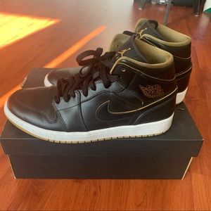 Air Jordan 1 Mid 'Black Gold' Men’s Sz 10